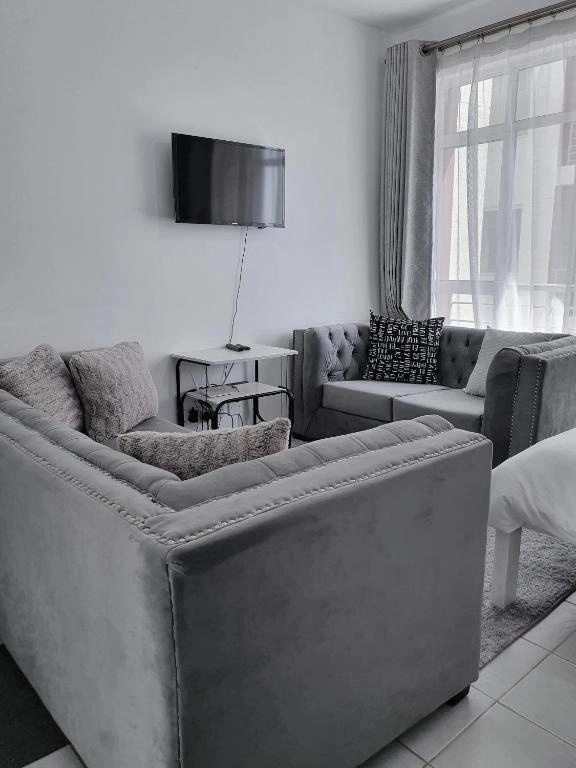 Delightful Studio,Racecourse Gardens Apt with pool