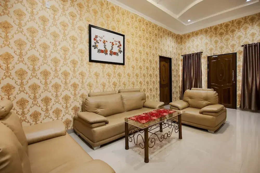 Esther Hotel