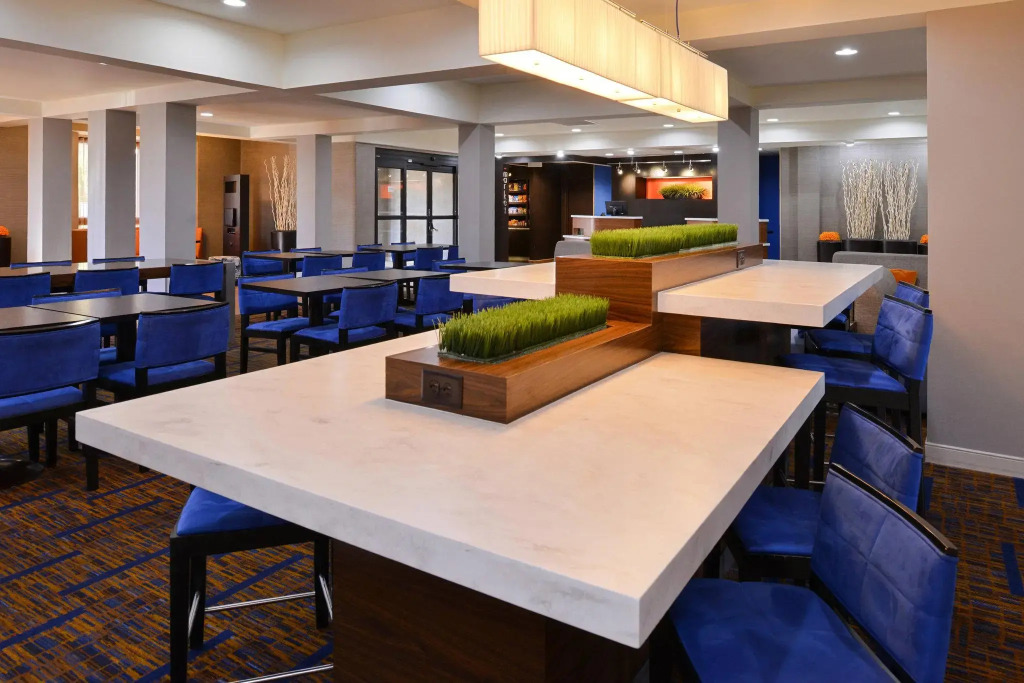 Country Inn & Suites by Radisson, Brown Deer - Milwaukee North