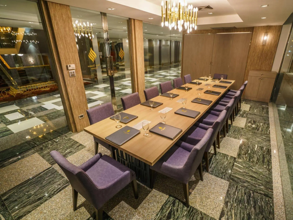 New Season Hotel