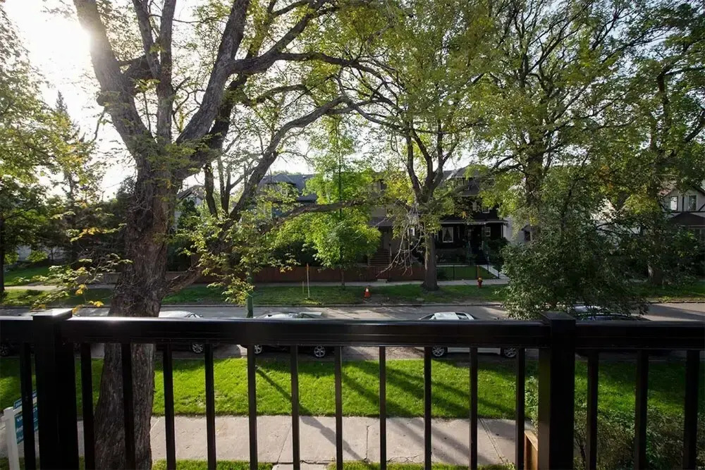 Gorgeous 2-bedrooms Duplex Upper Unit