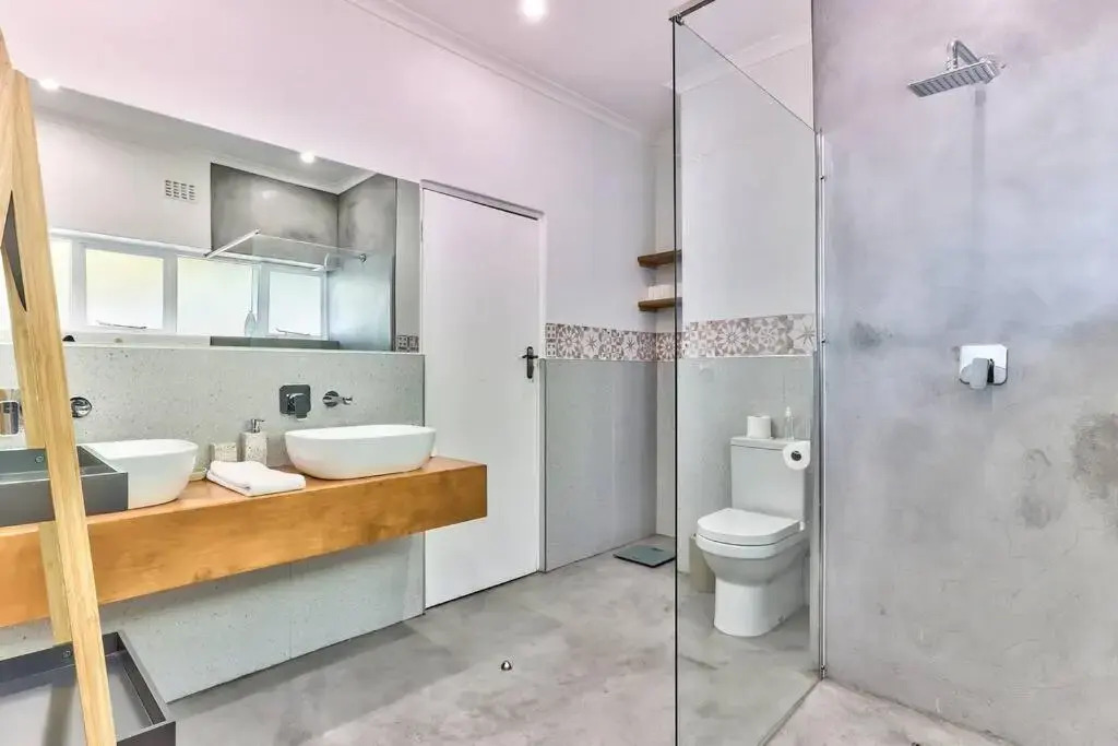 Family Home, WiFi, Patio, Secure Parking