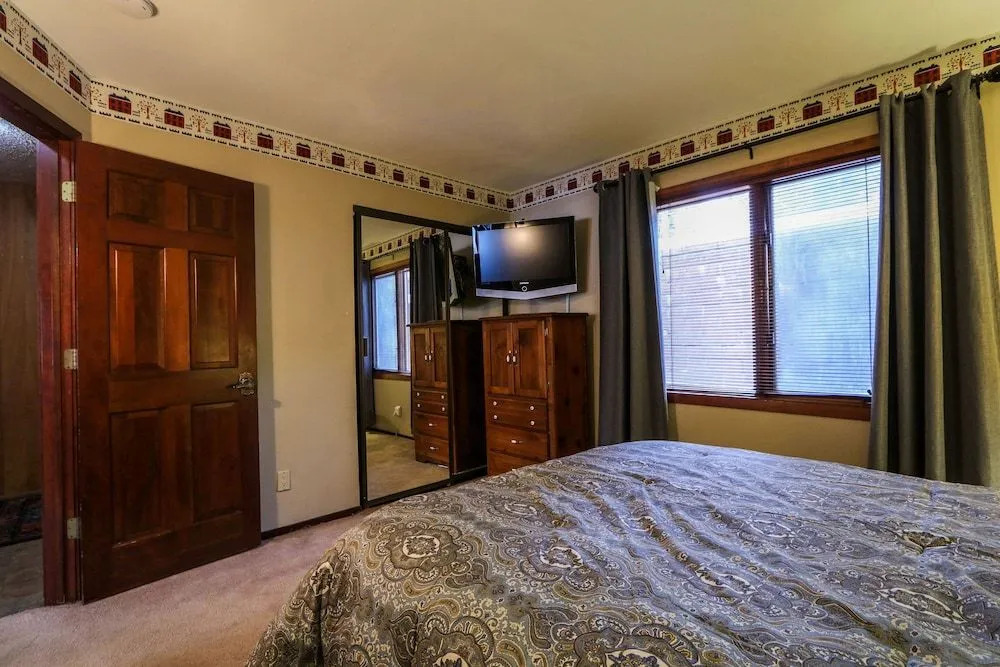 Woodlands #33 3 Bedroom Condo by RedAwning