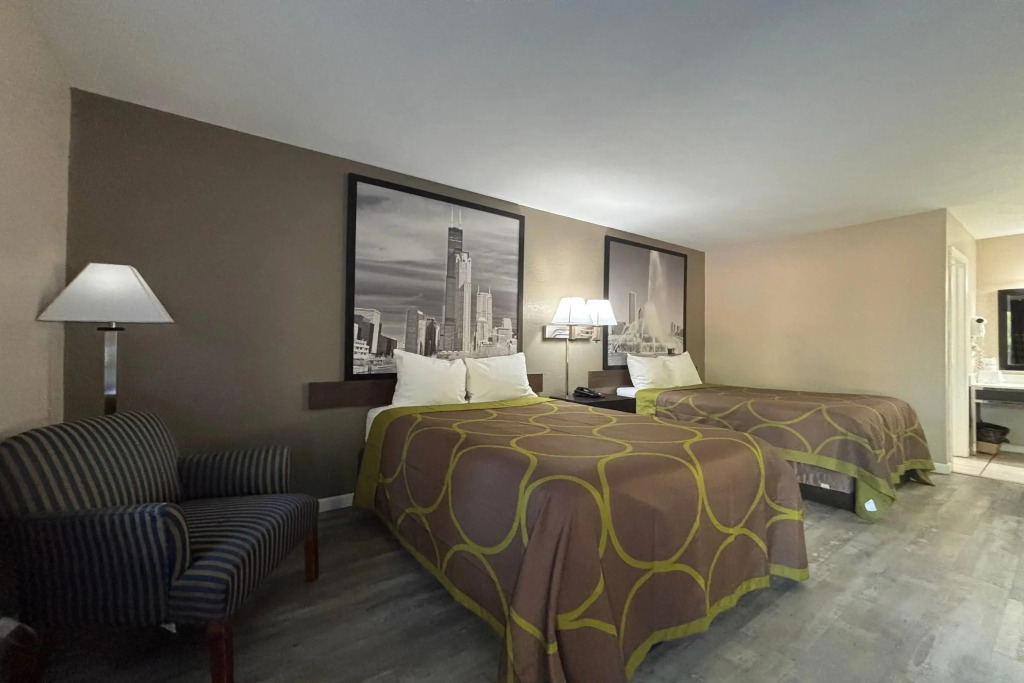 Super 8 by Wyndham Taylorville IL