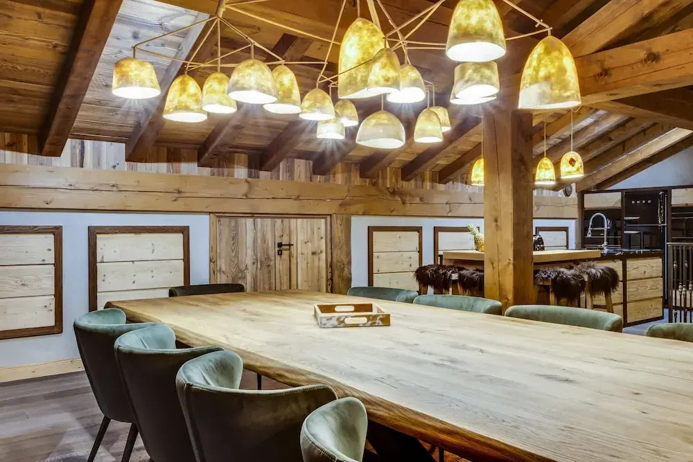 Luxury 8 bedrooms apartment, 380 sq.m. at 2551m. altitude