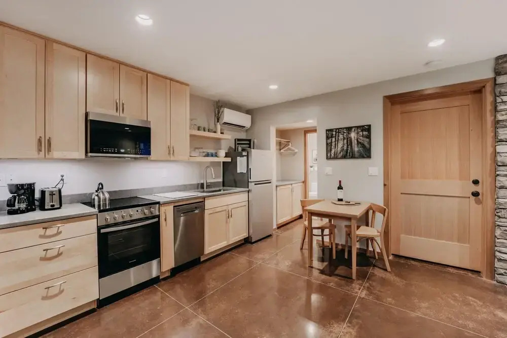 Ensuite 08 - A Newly Remodeled Studio - A Perfect Romantic Getaway