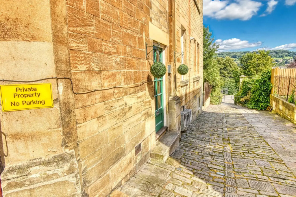 2 Bedroom Apartment in Bath city centre with Garden & Free Parking