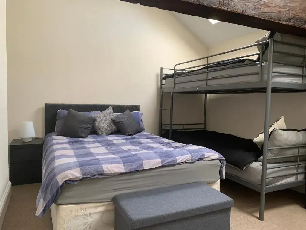 RIVERSIDE APARTMENT IN THE CENTRE