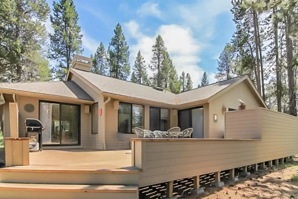 Tranquil Retreat with Outdoor Deck and Gas Fireplace - Inviting Haven