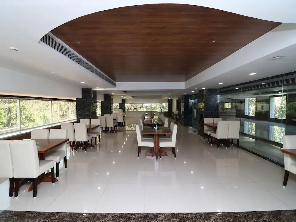 OYO 12823 Hotel Pearl Avenue
