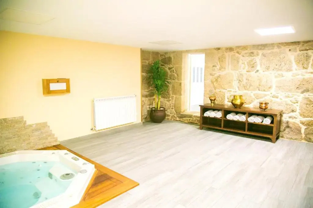 House with 4 bedrooms in Cuntis with wonderful mountain view private pool enclosed garden 18 km from the beach