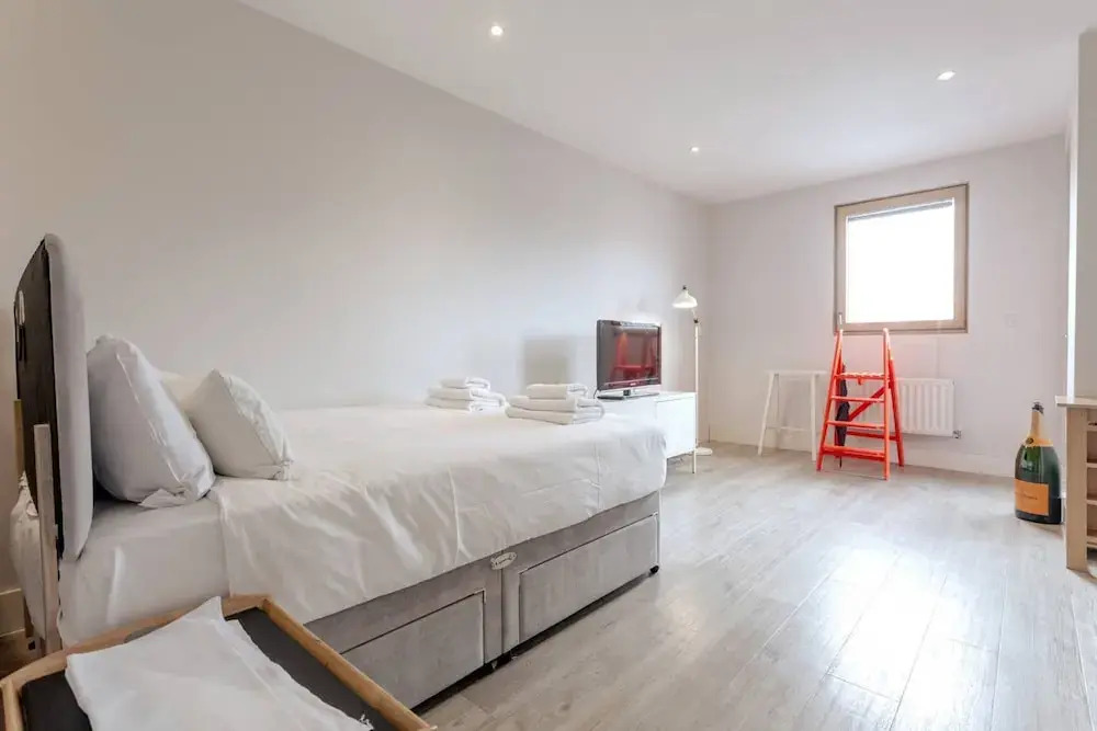 Pristine Modern Flat in East London