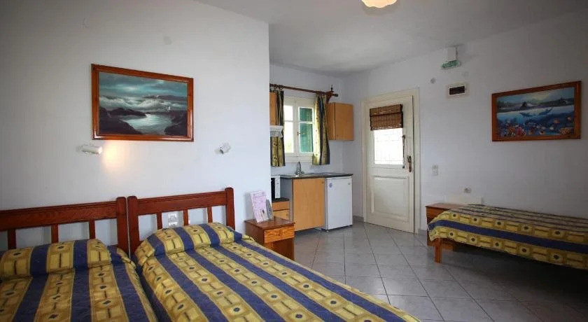Alexandros Rooms & Studios
