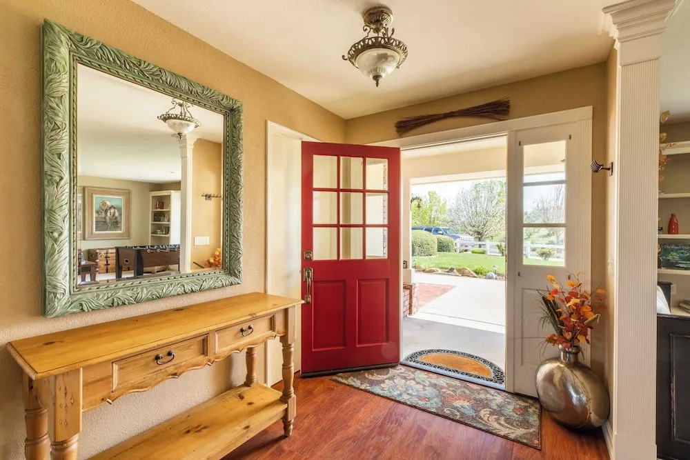 4.5 Acre Secluded Ranch w/ Panoramic Views Fire Pit Olive Ranch by Avantstay