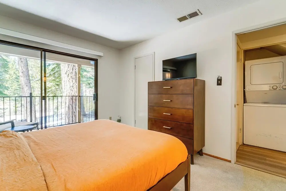 Steps to Lake: Scenic Carnelian Bay Retreat