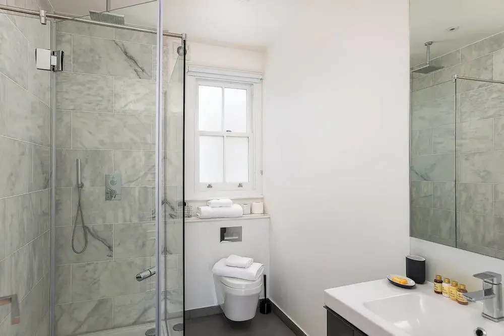 Luxury 2BR Penthouse in West Kensington W/terrace