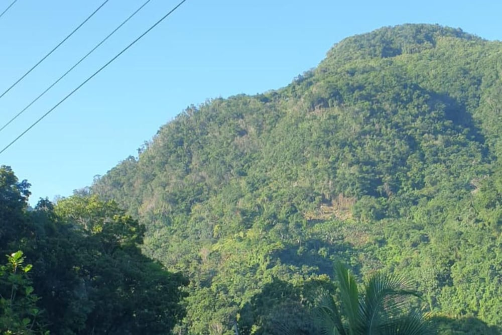 3-Bed House Sleeps 6 with Mountain Views