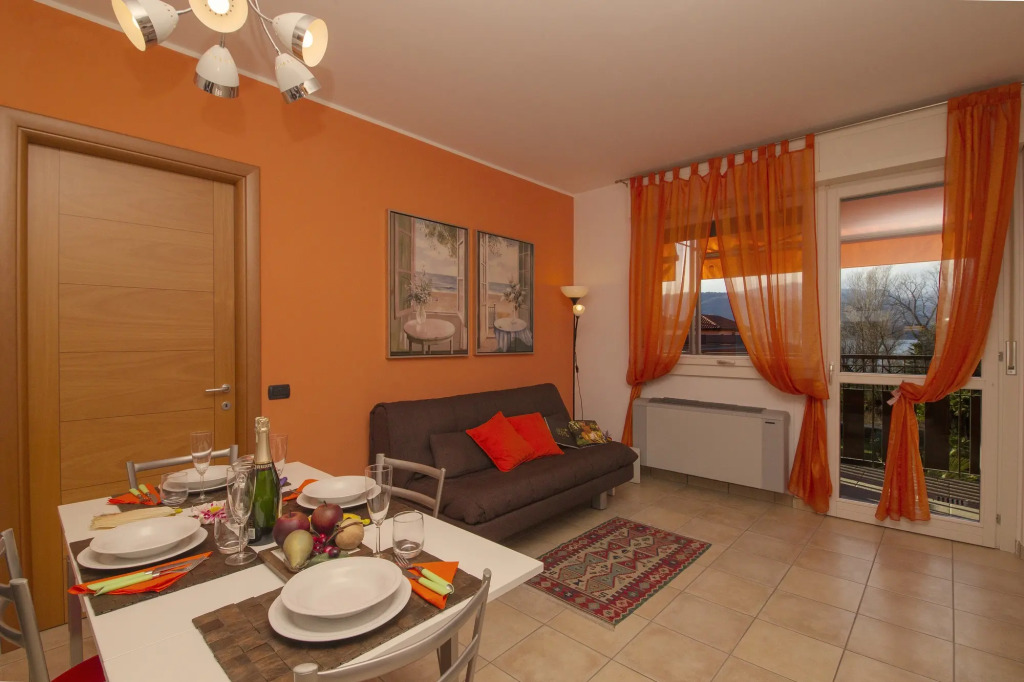 Casa Fiorita Pool and Lake