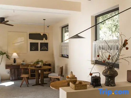 Yiliangfeng Mountain View Vacation Homestay (Longmen Mountain Apricot Plum Peak Scenic Area Branch)