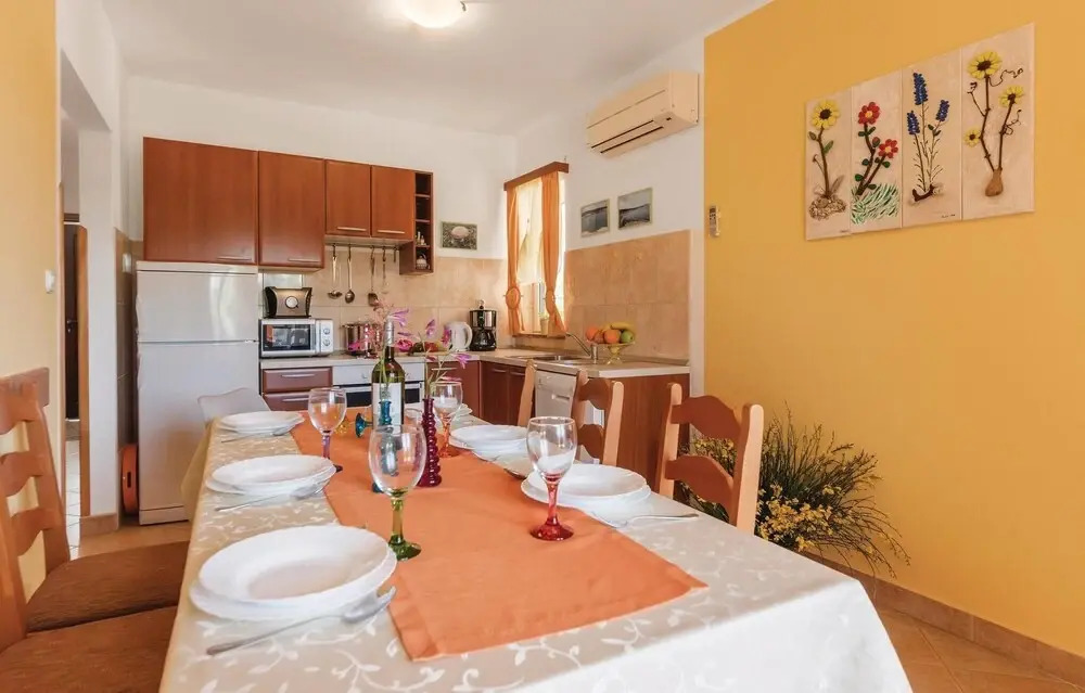 Awesome Home in Krnica With Wifi and 4 Bedrooms
