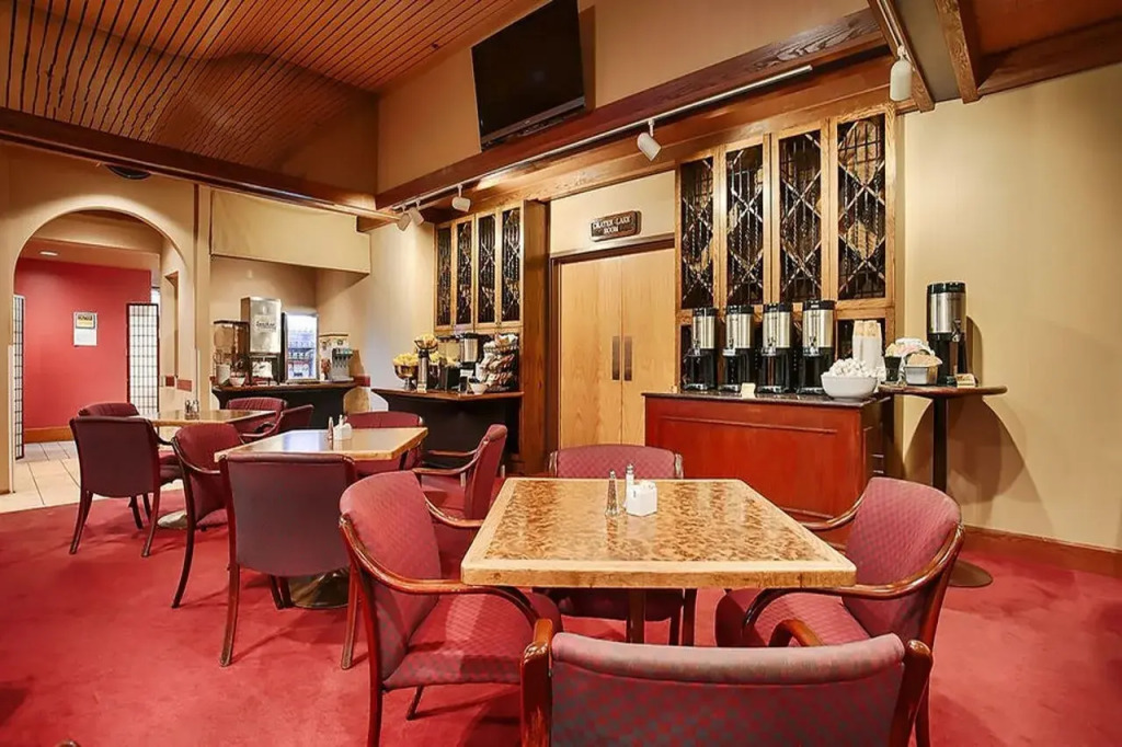University Place Hotel and Conference Center