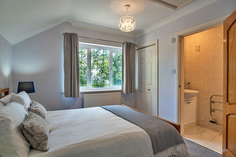 Cottage in Whitestone With Garden & Games Room