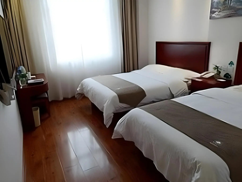 GreenTree Inn (Qinghuangdao Railway Station Square)