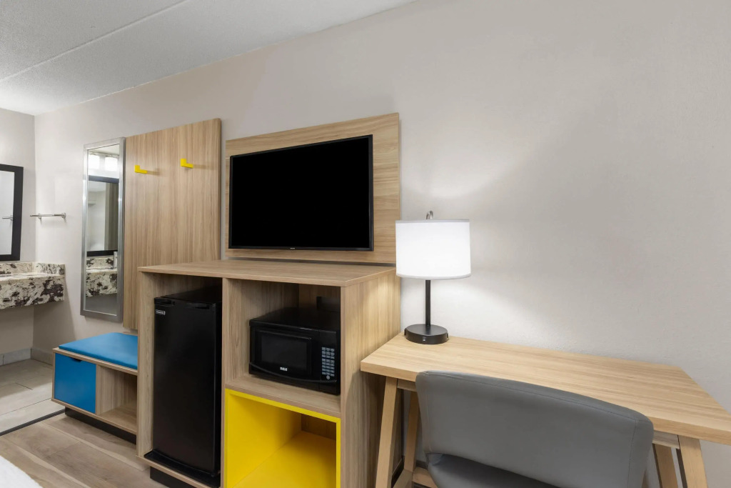 Days Inn by Wyndham Charleston WV