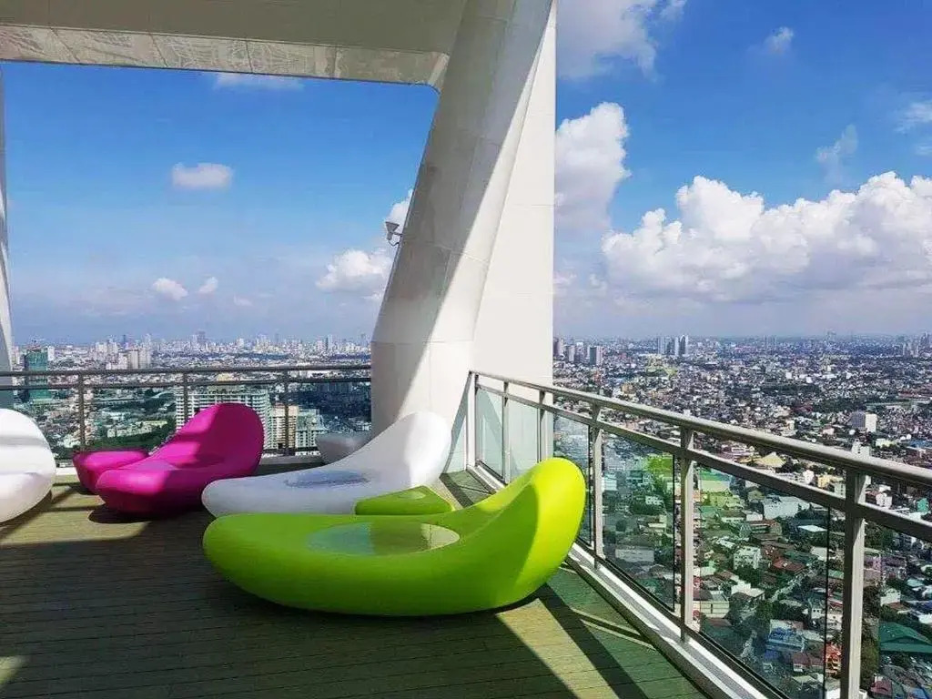 Modern Luxury Lower Penthouse Unit