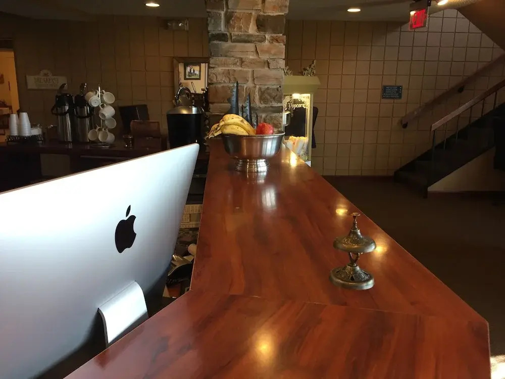 Pinemark Inn & Suites
