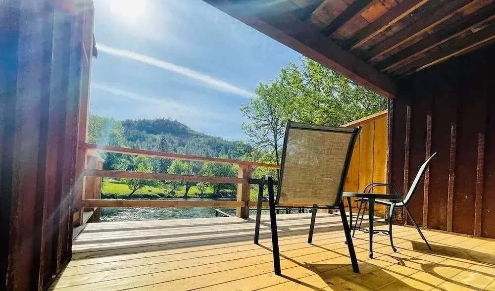 Riverfront Lodging