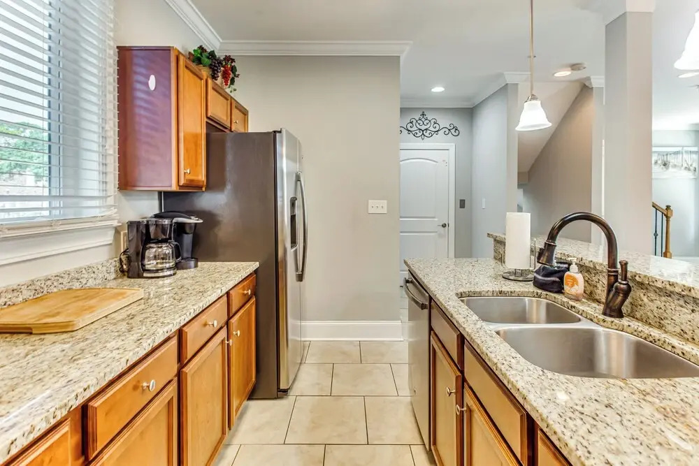 Walk to Ocean: Myrtle Beach Townhome w/ Balcony!