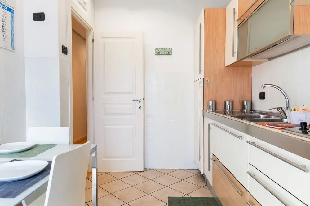 Bright flat next to the Vomero