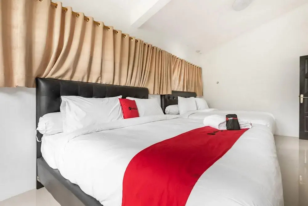 RedDoorz @ Mega Indah Villa Estate G16