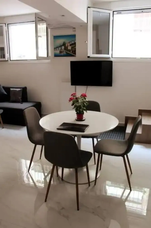 New Luxurious Studio at the Acropolis Foot Hills
