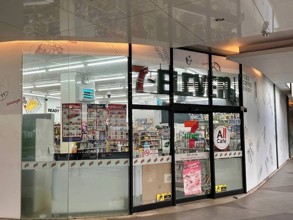 Modern Luxury Escape BTS Udom Suk 0m