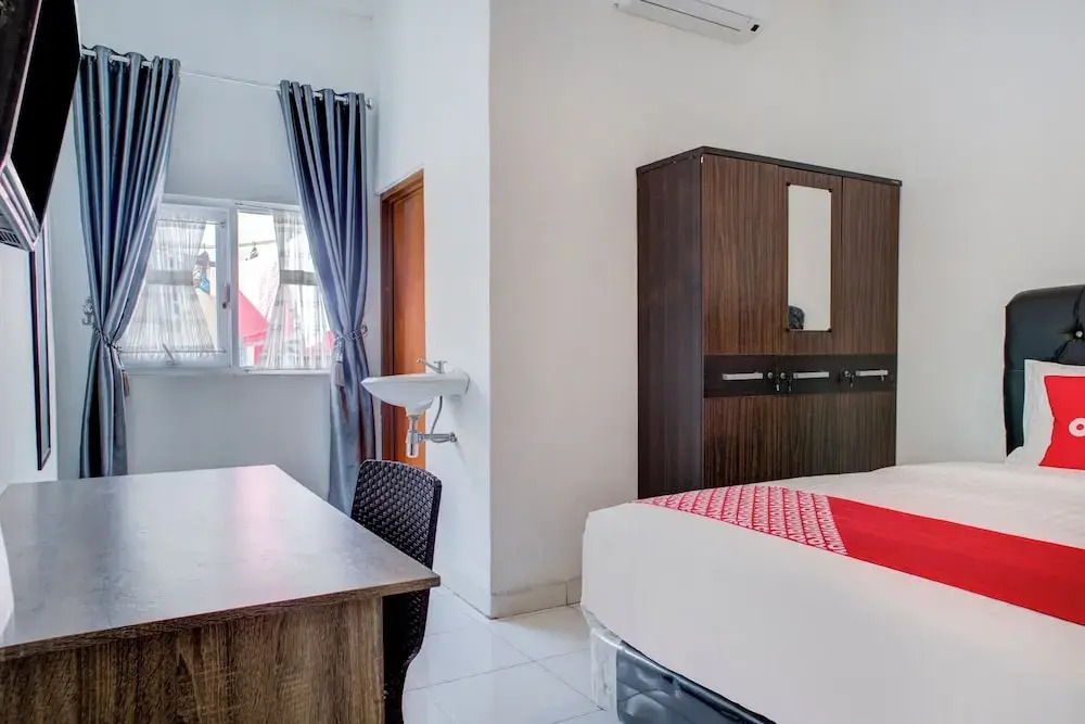 Wisma Yani Syariah by OYO Rooms