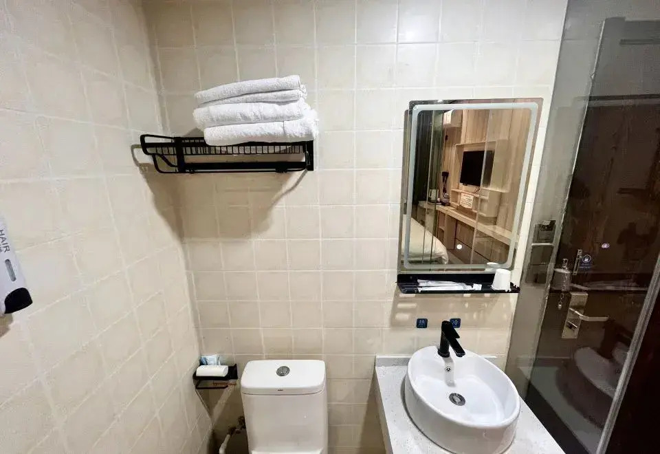 Beixi Hotel (Gaobeidian Railway Station Branch)(贝楒酒店(高碑店火车站北库小镇店))
