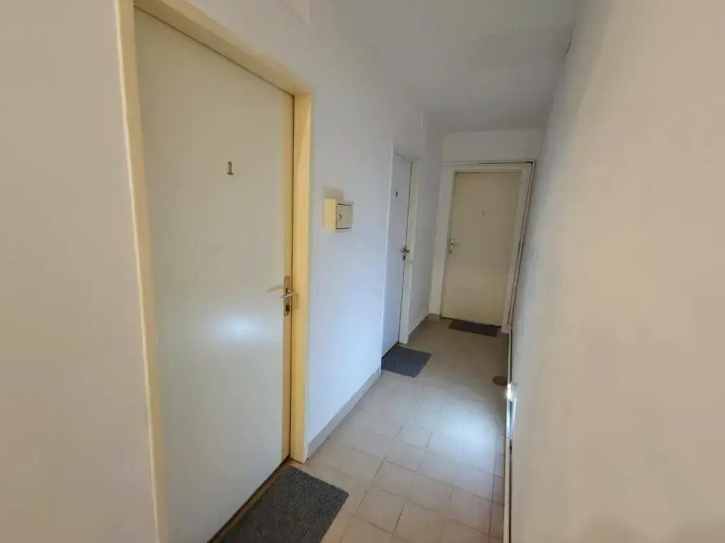Room with privat shower in 3 rooms apartment
