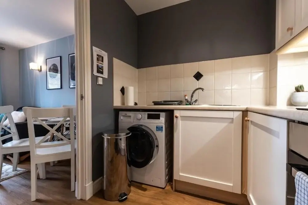 Black Moon 2 bed 2 bath Central location