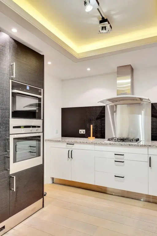 Luxe 4-bed Mews Home - 10 min to Harrods