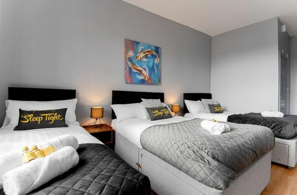 The Berwyn - Berwyn House - Central Wrexham - Sleeps Up to 7