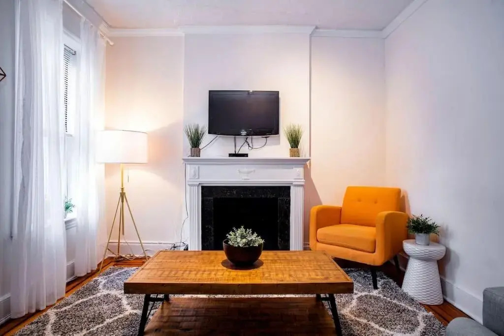 61-2c Prime UES 2BR Newly Furnished Best Value
