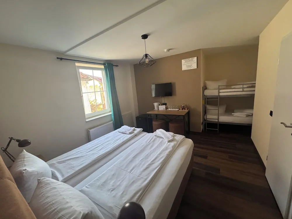 Hotel Capitol Zentrum - 24h