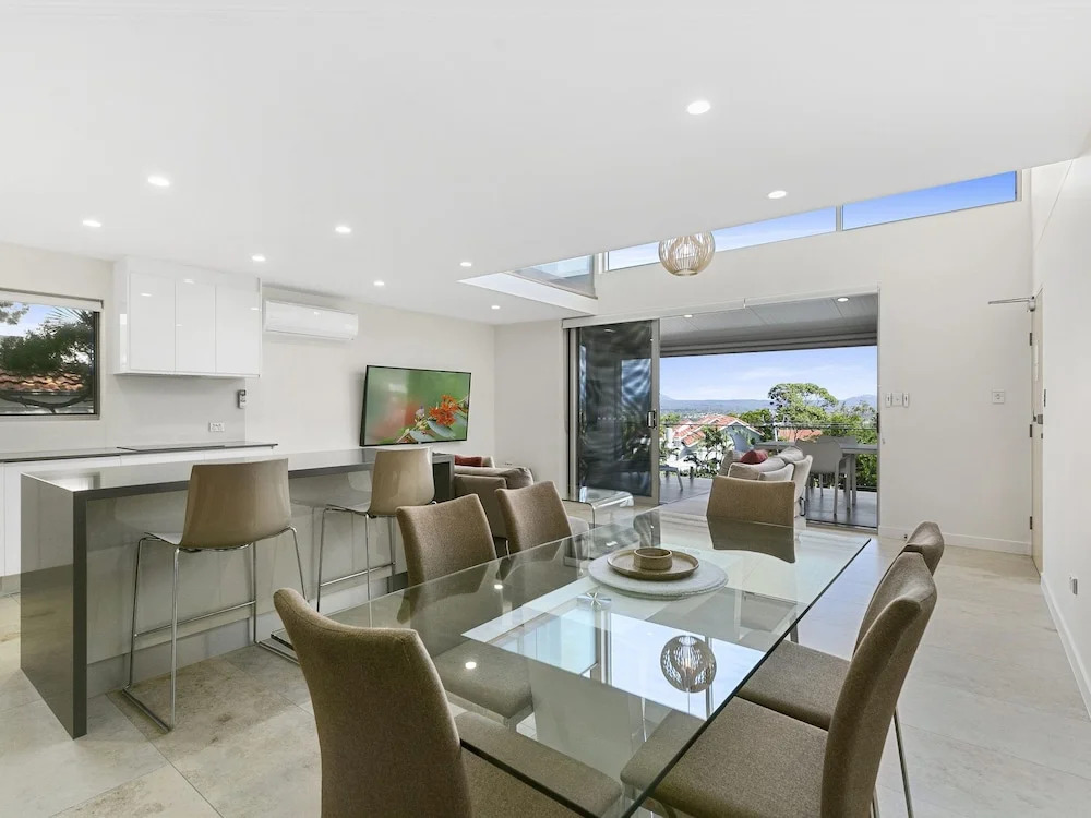 Exquisite Penthouse with views to Laguna Bay - Unit 3 Taralla 18 Edgar Bennett Avenue