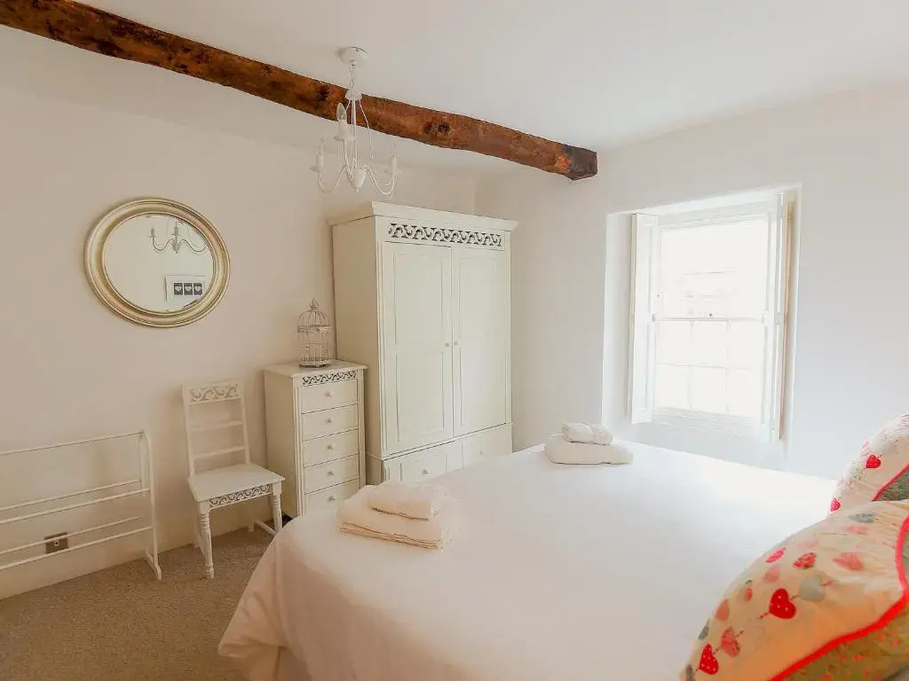 White Hart House, BURFORD