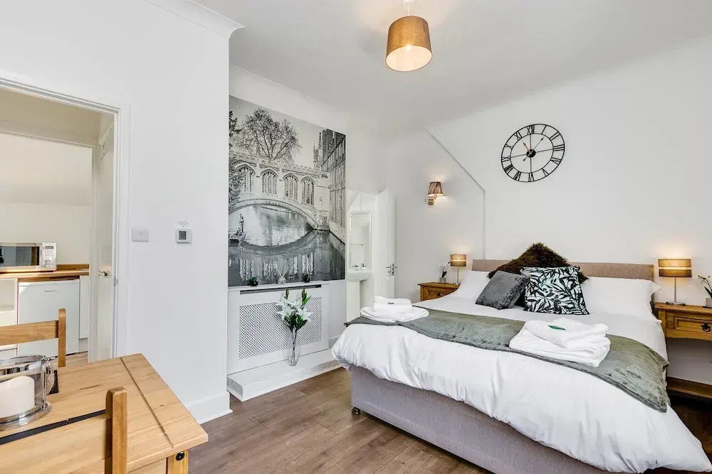 Superb Central First Floor Studio Apartment #8