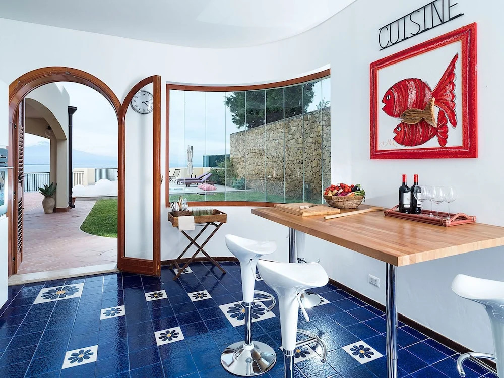 Gorgeous Villa With Whirlpool Bath and Breathless View, Near the Sea