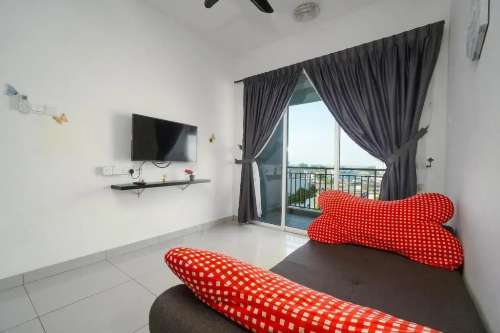 Lovely 2Br Majestic Condo 6 Pax Pool View