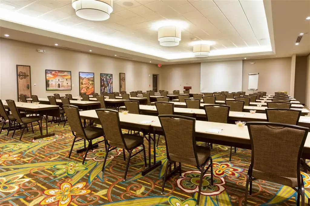 McAllen Plaza Hotel & Suites
